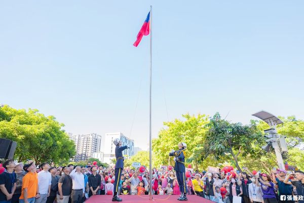 ▲桃園市國慶升旗典禮今天上午移師桃園區風禾公園親子公園。（圖／翻攝自市長張善政臉書）