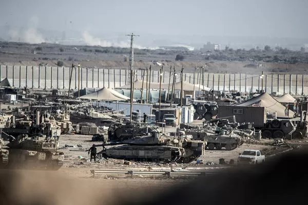 ▲▼ 以色列軍車停在邊境附近。（圖／VCG）