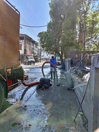 ▲新北千人次前進花蓮 全力助災區清淤復原。（圖／新北市消防局提供）