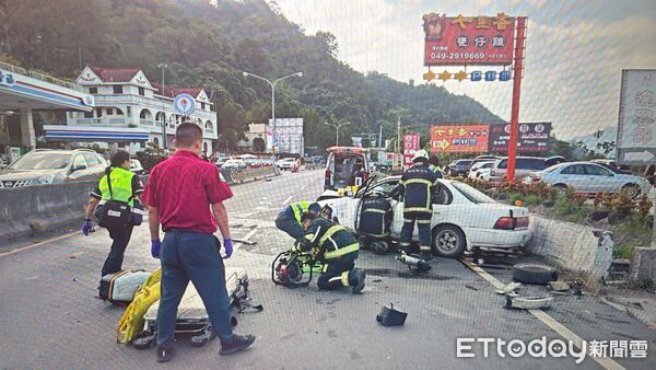 ▲男子先擦撞重機，最後撞上護欄才停下，全身骨折送醫不治。（圖／記者高堂堯翻攝）