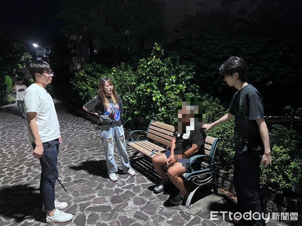 ▲李男駕駛皮卡翻覆肇事，警方從車上搜出毒品K他命及毒咖啡包。（圖／記者陸運陞翻攝）