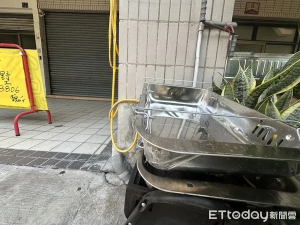 ▲▼烤肉架。（圖／記者許權毅攝）