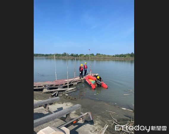 ▲▼台南市安南區曾文溪流域出現浮屍。（圖／記者林東良翻攝）