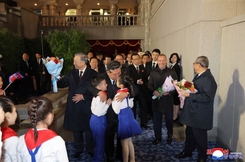 ▲▼北韓10日舉行勞動黨建黨80周年閱兵典禮，首度亮相最新研發的「火星-20型」洲際彈道飛彈。（圖／朝中社）