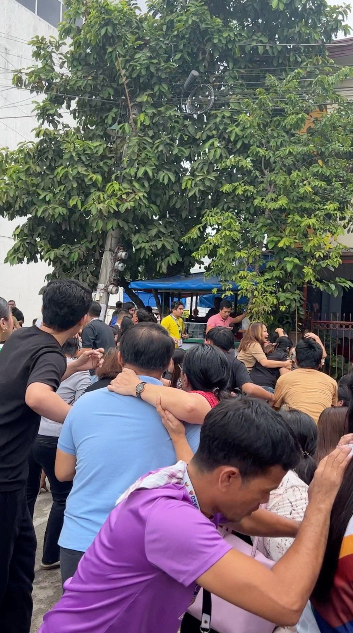 ▲▼菲律賓地震7.4,6.8,馬奈鎮。（圖／路透）