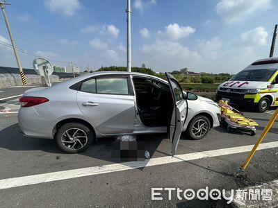 女騎士困車底畫面曝！彰化小客車、機車路口碰撞　送醫傷重不治