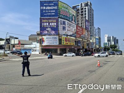 翻車瞬間曝！大貨車失控對向波及4車　沙鹿向上路單向封閉逾2hrs