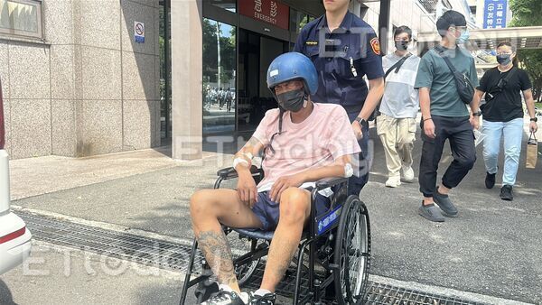 ▲▼             台中43歲劉姓男子毒駕撞進茶行釀母子1死1傷，今天中午出院。（圖／記者許權毅攝，下同）