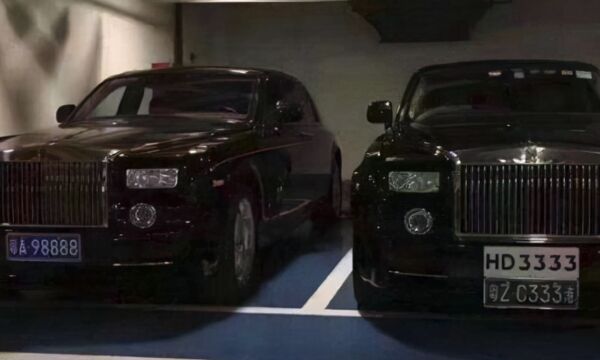 ▲▼許家印勞斯萊茲「幻影」被接管！車牌號碼「HD3333」有玄機。（圖／翻攝微博）