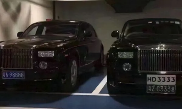 ▲▼許家印勞斯萊茲「幻影」被接管！車牌號碼「HD3333」有玄機。（圖／翻攝微博）