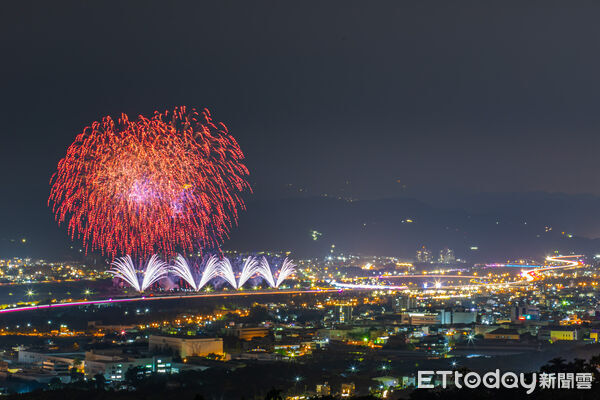 ▲▼國慶焰火景象壯麗。（圖／南投縣政府提供）