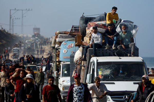 ▲▼加薩停火協議10日正式生效後，成千上萬巴勒斯坦人踏上返鄉路。（圖／路透）