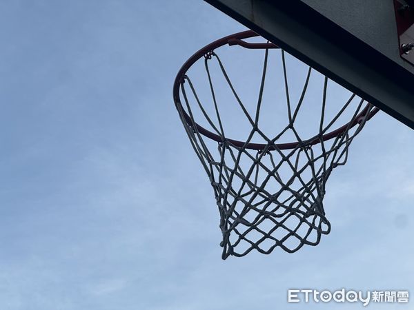 ▲打籃球,籃球,示意,鬥牛,比賽,運動,籃筐,籃框。（圖／記者許權毅攝）