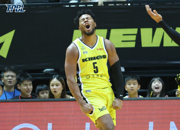 ▲國王傑登、林彥廷、林書緯、約翰，海神詹姆斯、吳曉謹、費雪、蘇文儒。（圖／TPBL職籃提供）