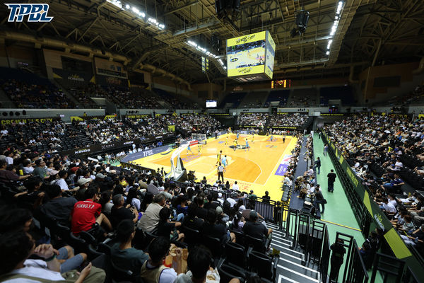 ▲國王傑登、林彥廷、林書緯、約翰，海神詹姆斯、吳曉謹、費雪、蘇文儒。（圖／TPBL職籃提供）