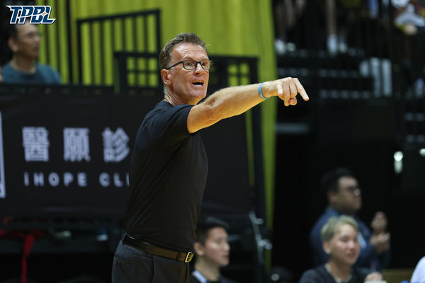 ▲國王傑登、林彥廷、林書緯、約翰，海神詹姆斯、吳曉謹、費雪、蘇文儒。（圖／TPBL職籃提供）