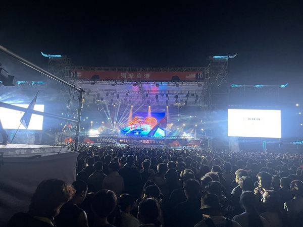 ▲彰化鹿港音樂祭驚見露鳥俠遭警壓制。（圖／民眾提供）