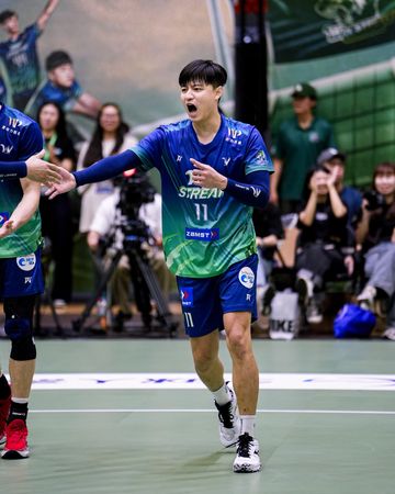 ▲吳宗軒單場7顆ACE，領軍台中連莊開季4連勝、陳伊與柳柳在現場熱舞炒熱氣氛。（圖／台中連莊提供）