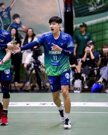 ▲吳宗軒單場7顆ACE，領軍台中連莊開季4連勝、陳伊與柳柳在現場熱舞炒熱氣氛。（圖／台中連莊提供）