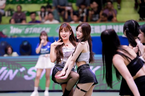 ▲吳宗軒單場7顆ACE，領軍台中連莊開季4連勝、陳伊與柳柳在現場熱舞炒熱氣氛。（圖／台中連莊提供）