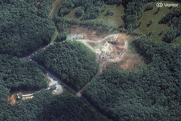 ▲▼美國田納西州巴克斯諾特鎮（Bucksnort）一家炸藥工廠10日清晨發生發生大爆炸。（圖／路透）