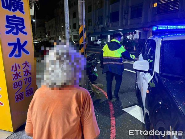 ▲台東馬蘭警巡邏發現迷途長者 。（圖／記者楊晨東翻攝）