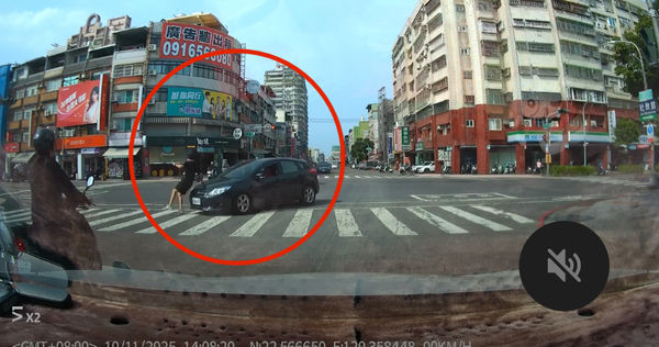 ▲▼小港撞行人             。（圖／翻攝自threads，yo__zen授權）