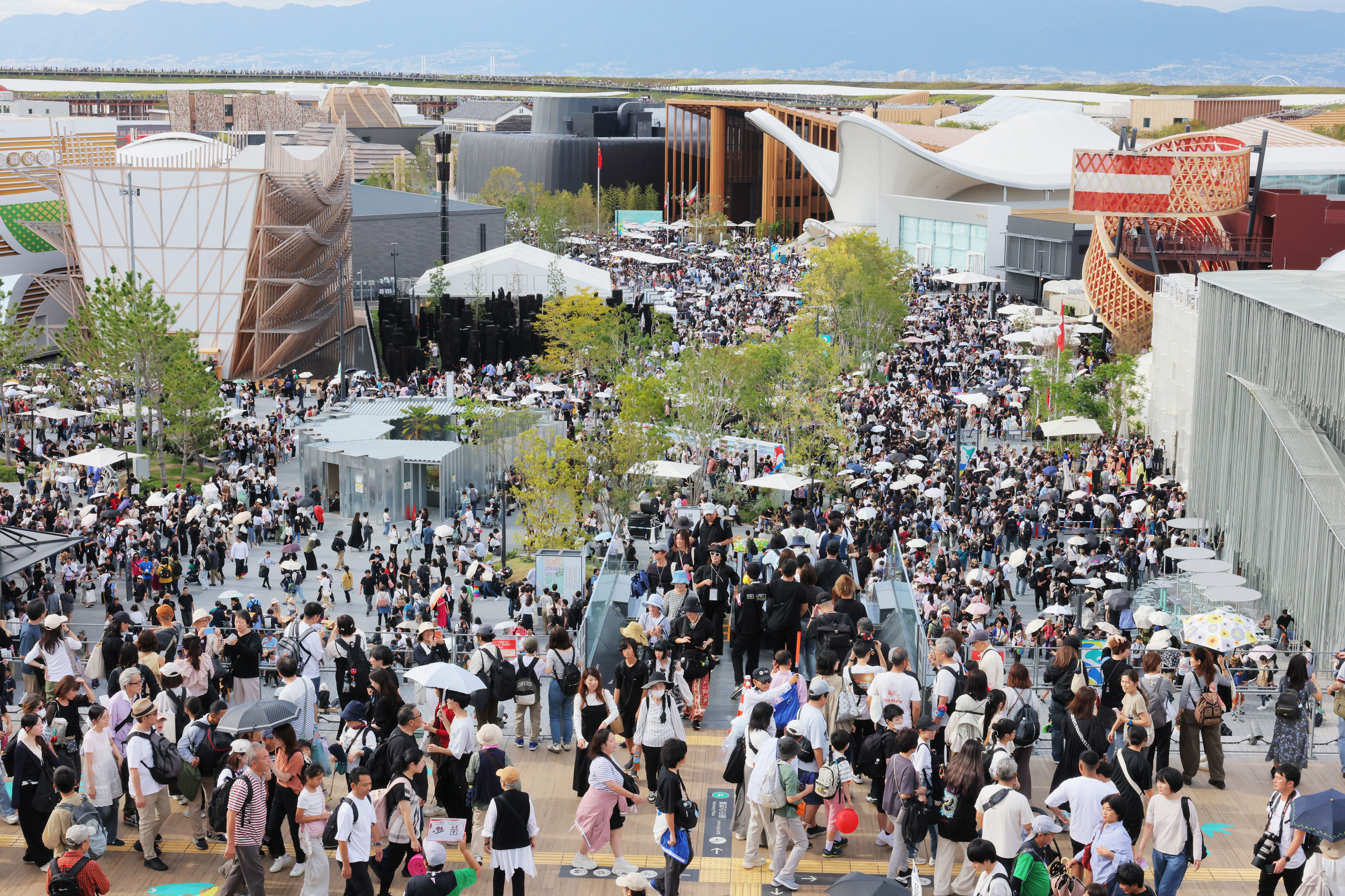 ▲▼ 大阪萬博閉幕在即，會場被人潮擠爆。（圖／達志影像／美聯社）