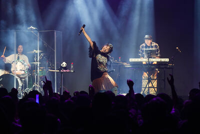 爆紅歌手日本打工「老闆是台灣人」　初嚐臭豆腐：味道好強！