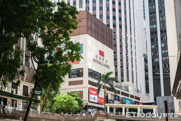 ▲香港灣仔水渠街上的「藍屋」建於1920年代,灣仔「合和中心」,灣仔街景,香港街景。（圖／記者彭懷玉攝）