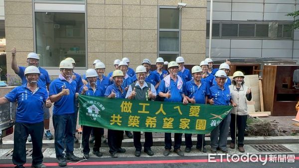 ▲台南市勞工局「做工行善團」完成第310戶修繕，志工協助後壁郭姓老翁老屋煥然一新。（記者林東良翻攝，下同）