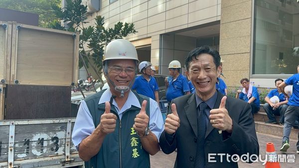 ▲台南市勞工局「做工行善團」完成第310戶修繕，志工協助後壁郭姓老翁老屋煥然一新。（記者林東良翻攝，下同）