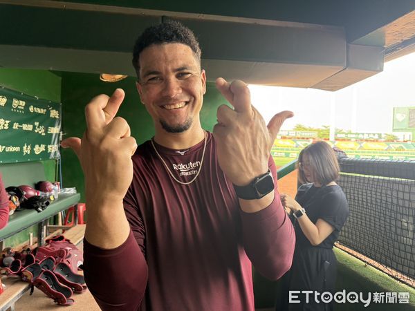 ▲威能帝祈禱手勢。（圖／記者楊舒帆攝）