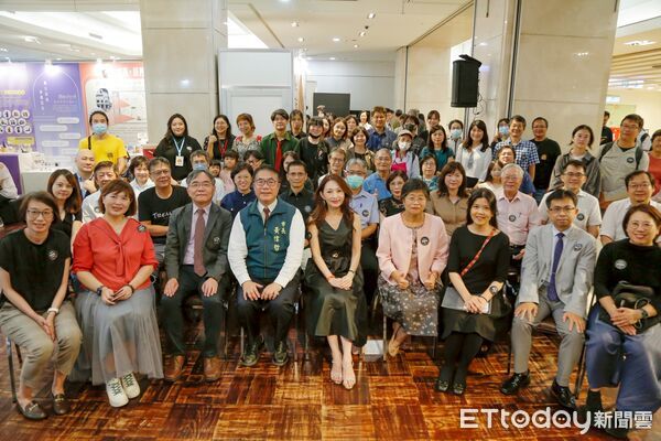 ▲「《城垣・藝境─府城美術創作校系聯展》」於新光三越台南新天地文化館登場，展現青年藝術創作能量。（記者林東良翻攝，下同）