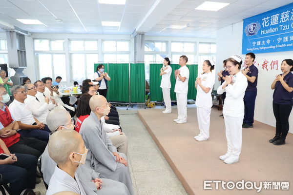 ▲完成連續18天的緊急醫療任務，花蓮慈院正式將醫療站交棒給光復鄉衛生所。（圖／慈濟醫學中心提供，下同）