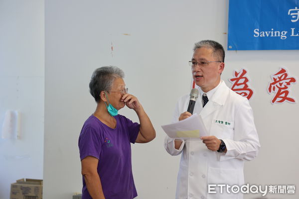 ▲完成連續18天的緊急醫療任務，花蓮慈院正式將醫療站交棒給光復鄉衛生所。（圖／慈濟醫學中心提供，下同）