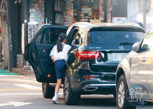 接送小確幸／獨家！神隊友各司其職　楊銘威、方志友分頭搞定兒女