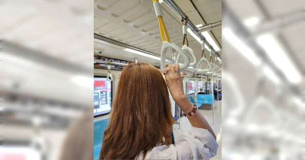台北捷運公司調整部分車廂的手拉環高度，獲得一票通勤族大讚。（圖／翻攝自臉書／台北捷運 Metro Taipei）