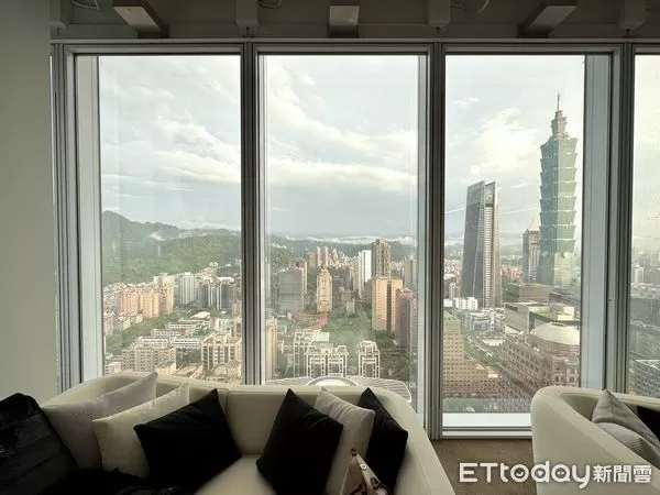 ▲北市信義區高空咖啡廳「KA Sky coffee」不對外開放了！業者於inline訂位系統上公告，11月26日起僅提供大樓商務使用，停止對外開放。（圖／記者彭懷玉攝）