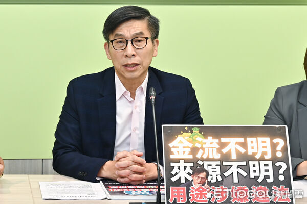 ▲▼民進黨立院黨團幹事長鍾佳濱召開「狗仔資金誰買單？監察院應查黃國昌狗仔金流與政治獻金關聯」記者會。（圖／記者李毓康攝）