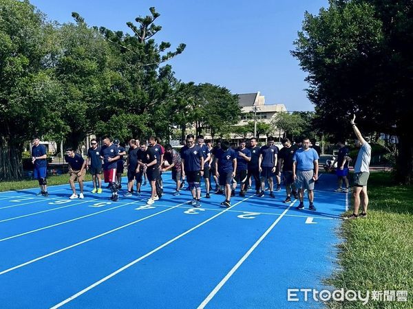 ▲台南市消防局第四大隊舉辦新式七項體能測驗暨救助複訓，142名消防人員全力投入訓練。（記者林東良翻攝，下同）