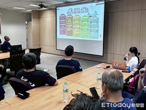 ▲台南市消防局第四大隊舉辦新式七項體能測驗暨救助複訓，142名消防人員全力投入訓練。（記者林東良翻攝，下同）