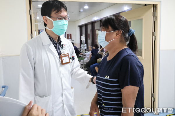 ▲蔡女因感染水痘發高燒送醫，卻意外發現下腔靜脈一路延伸至右心房有巨大血管肌瘤。（圖／門諾醫院提供，下同）