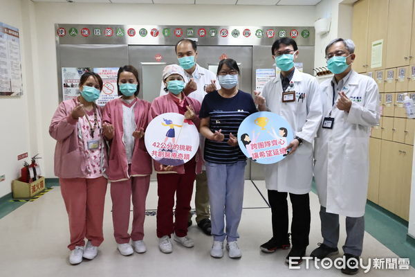 ▲蔡女因感染水痘發高燒送醫，卻意外發現下腔靜脈一路延伸至右心房有巨大血管肌瘤。（圖／門諾醫院提供，下同）