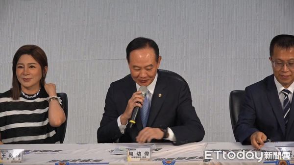 ▲女星王彩樺與刑事局長周幼偉共同宣導反詐騙。（圖／記者張君豪翻攝）