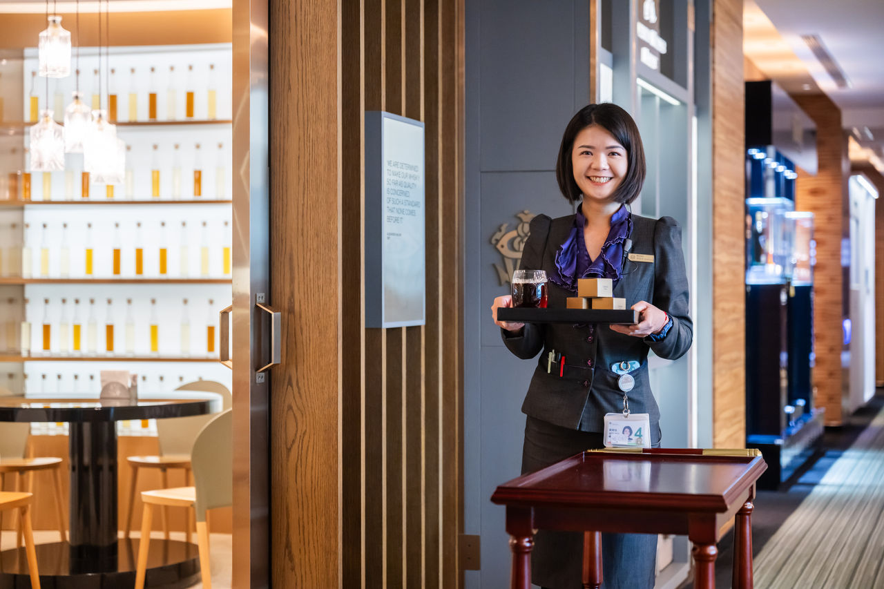 一句「需要幫忙嗎」?桃機服務楷模「以溫柔化解不安與焦慮」幫旅客轉換心情開啟旅程