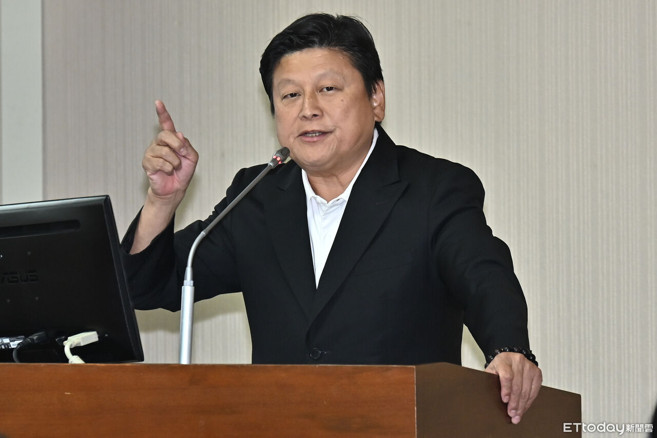 傅崐萁挨告「答辯狀竟用回收紙」！民眾陳情書曝個資...法官大驚