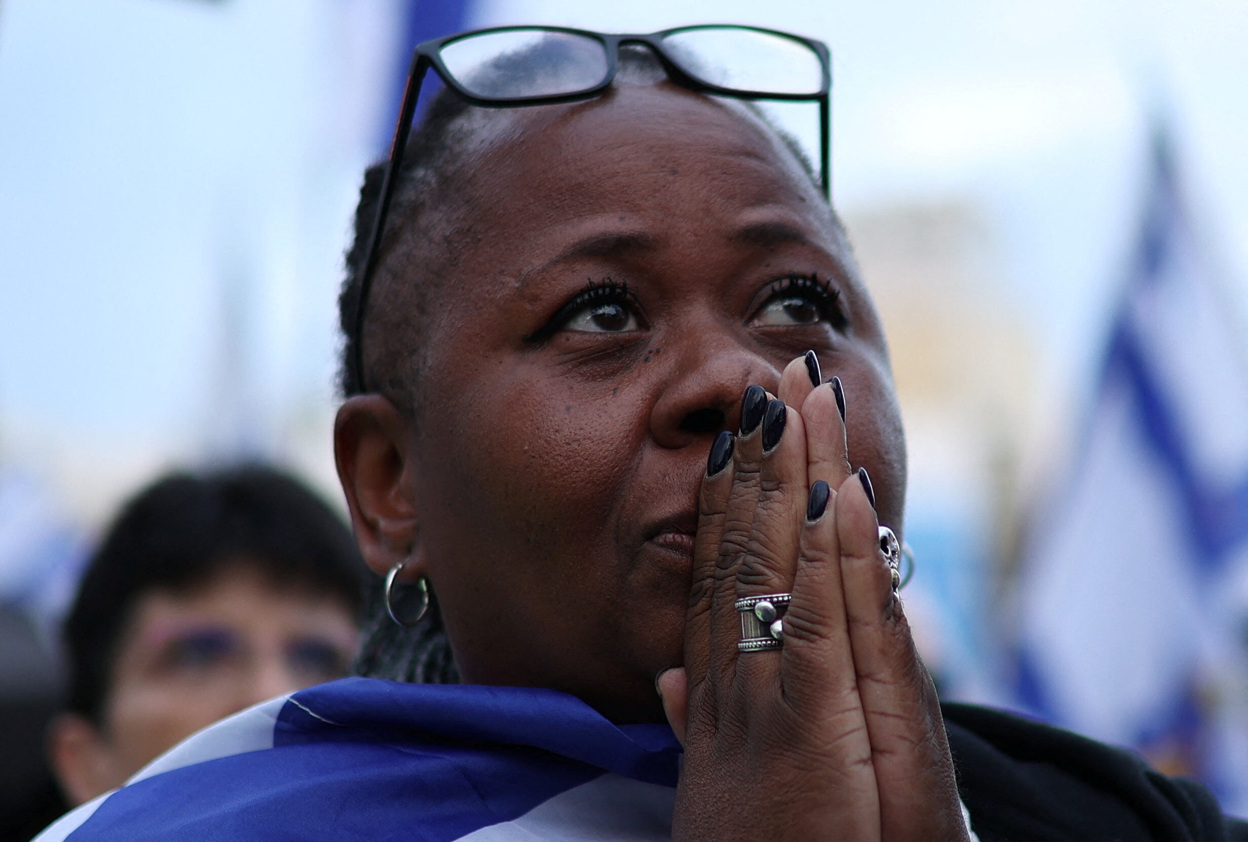 ▲▼哈瑪斯即將釋放人質，以色列特拉維夫「人質廣場」13日擠滿等待人質歸來的民眾。（圖／路透）