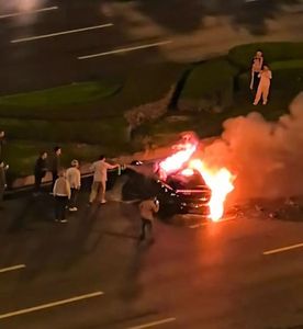 影／小米SU7起火「門打不開」燒死駕駛　今股價暴跌7.8％