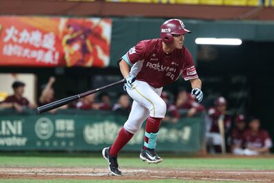 何品室融代打建功笑稱「壓力不在我這邊」 追平後開始緊張要守備